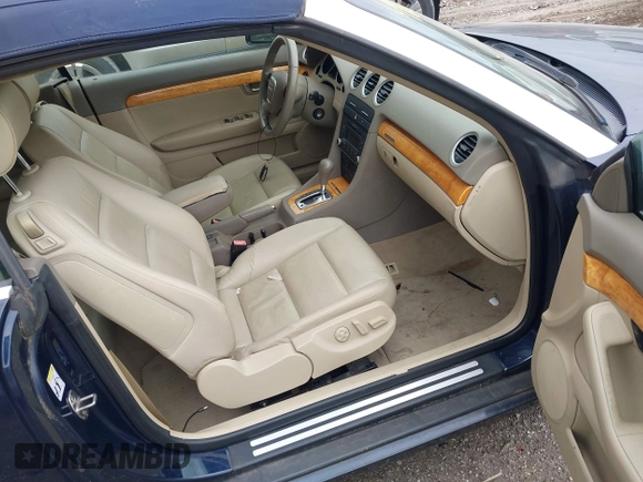 2009 Audi A4 2.0T with VIN WAUDF48H89K005849, listed as a IAAI auction lot 42000247 with 113,561 mi miles. Bid and sale history available at carsss.com. Image 5.