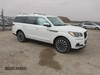 2022 Lincoln Navigator Black Label z VIN 5LMJJ2TT7NEL03931, wystawiony jako IAAI lot #41817011 z przebiegiem 37 314 mil mil oraz . Historia ofert i sprzedaży dostępna na DreamBid. Obrazek 1.