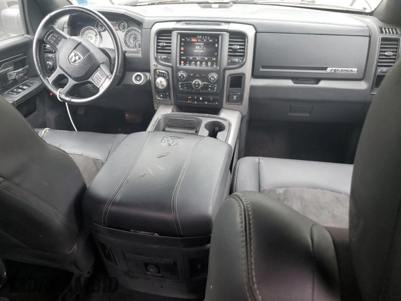 2017 Ram 1500 Rebel z VIN 1C6RR7YT0HS611836, wystawiony jako Copart lot #56943955 z przebiegiem 55 548 mil mil oraz Szkoda całkowita • Salvage title. Historia ofert i sprzedaży dostępna na DreamBid. Obrazek 8.
