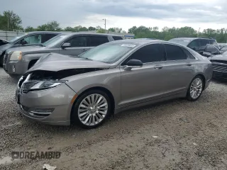 2015 Lincoln MKZ z VIN 3LN6L2G9XFR611837, wystawiony jako Copart lot #55038635 z przebiegiem 133 596 mil mil oraz Szkody całkowita. Historia ofert i sprzedaży dostępna na DreamBid. Obrazek 1.