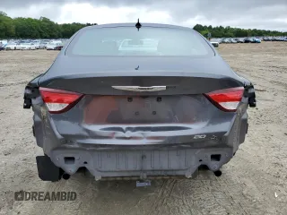 2015 Chrysler 200 S z VIN 1C3CCCBB5FN722116, wystawiony jako Copart lot #57477485 z przebiegiem 139 785 mil mil oraz Szkoda całkowita • Salvage title. Historia ofert i sprzedaży dostępna na DreamBid. Obrazek 6.