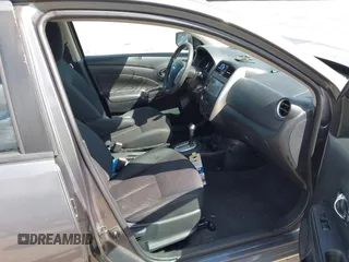 2019 Nissan Versa SV z VIN 3N1CN7AP1KL852367, wystawiony jako IAAI lot #42246462 z przebiegiem 140 456 mil mil oraz . Historia ofert i sprzedaży dostępna na DreamBid. Obrazek 5.