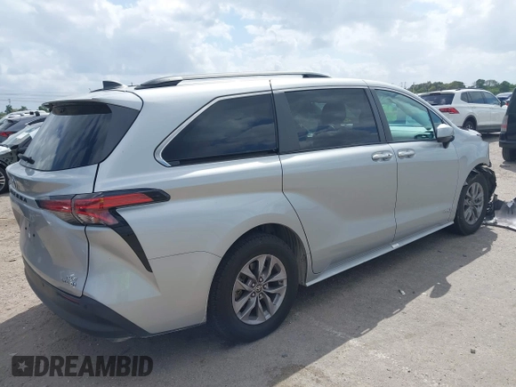 2021 Toyota Sienna XLE with VIN 5TDYRKEC2MS072800, listed as a IAAI auction lot 41918739 with 47,921 mi miles and . Bid and sale history available at DreamBid. Image 4.