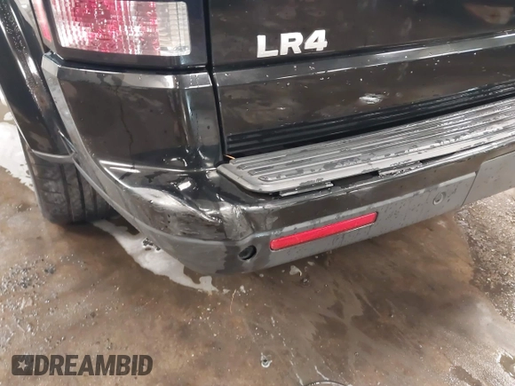2016 Land Rover LR4 HSE Lux with VIN SALAK2V69GA812255, listed as a IAAI auction lot 41499697 with 82,075 mi miles and . Bid and sale history available at DreamBid. Image 6.