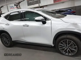 2025 Lexus NX 350 Premium z VIN 2T2GGCEZ2SC079582, wystawiony jako IAAI lot #42495719 z przebiegiem 1 227 mil mil oraz . Historia ofert i sprzedaży dostępna na DreamBid. Obrazek 13.