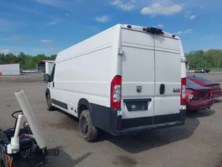 2022 Ram ProMaster Cargo z VIN 3C6MRVJG7NE120741, wystawiony jako IAAI lot #42205225 z przebiegiem 165 564 mil mil oraz . Historia ofert i sprzedaży dostępna na DreamBid. Obrazek 3.