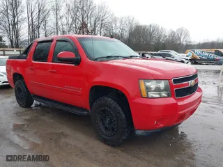 2007 Chevrolet Avalanche LTZ with VIN 3GNFK123X7G318383, listed as a IAAI auction lot 41484516 with 306,720 mi miles. Bid and sale history available at carsss.com. Image 1.