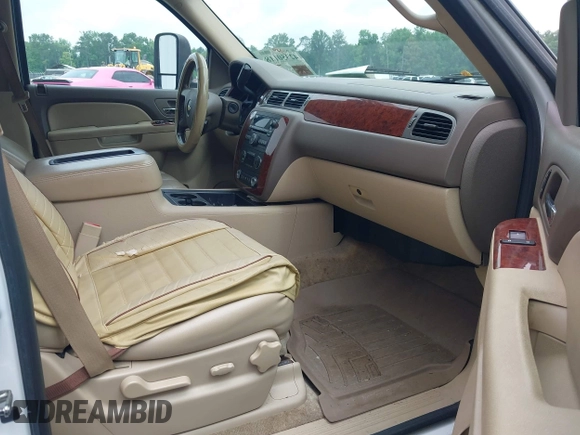 2012 Chevrolet Tahoe LT z VIN 1GNSCBE09CR131245, wystawiony jako IAAI lot #42350118 z przebiegiem 188 565 mil mil oraz . Historia ofert i sprzedaży dostępna na DreamBid. Obrazek 5.