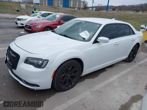 2019 Chrysler 300 S z VIN 2C3CCABG2KH538772, wystawiony jako IAAI lot #41156726 z przebiegiem 102 126 mil mil oraz . Historia ofert i sprzedaży dostępna na DreamBid. Obrazek 2.