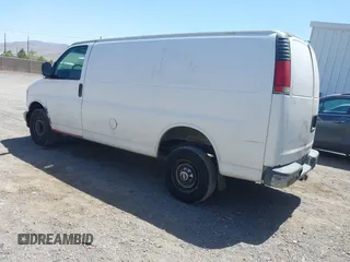 1999 Chevrolet City Express Cargo z VIN 1GCGG25R7X1096940, wystawiony jako IAAI lot #42363384 z przebiegiem 313 143 mil mil oraz . Historia ofert i sprzedaży dostępna na DreamBid. Obrazek 3.