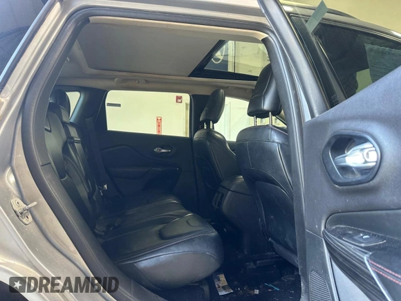 2014 Jeep Cherokee Trailhawk with VIN 1C4PJMBS4EW111480, listed as a Copart auction lot 67399485 with 162,555 mi miles and Clean title. Bid and sale history available at DreamBid. Image 6.