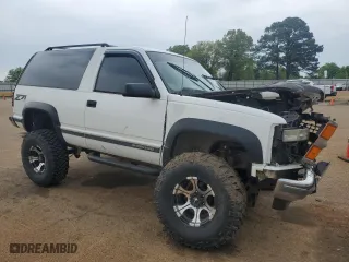1998 Chevrolet Tahoe with VIN 3GNEK18R0WG147603, listed as a Copart auction lot 51483845 with 187,582 mi miles and Salvage Title. Bid and sale history available at carsss.com. Image 4.
