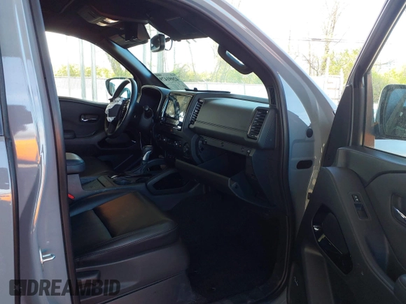 2022 Nissan Frontier SV z VIN 1N6ED1EK5NN685565, wystawiony jako IAAI lot #42091479 z przebiegiem 61 914 mil mil oraz . Historia ofert i sprzedaży dostępna na DreamBid. Obrazek 5.