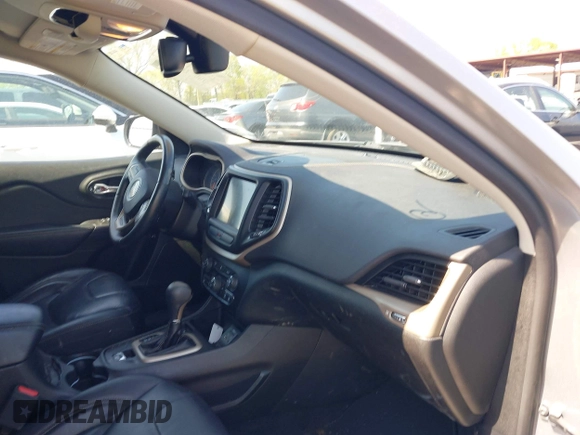 2017 Jeep Cherokee Limited with VIN 1C4PJLDB4HW517979, listed as a IAAI auction lot 41988609 with 116,500 mi miles. Bid and sale history available at carsss.com. Image 5.