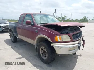 1998 Ford F-150 XL z VIN 1FTRX08L3WKC16925, wystawiony jako IAAI lot #42079364 z przebiegiem 390 291 mil mil oraz . Historia ofert i sprzedaży dostępna na DreamBid. Obrazek 1.