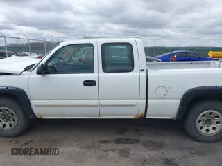2005 Chevrolet Silverado 1500 Z71 z VIN 1GCEK19Z25Z282216, wystawiony jako IAAI lot #41931370 z przebiegiem 194 961 mil mil oraz . Historia ofert i sprzedaży dostępna na DreamBid. Obrazek 14.