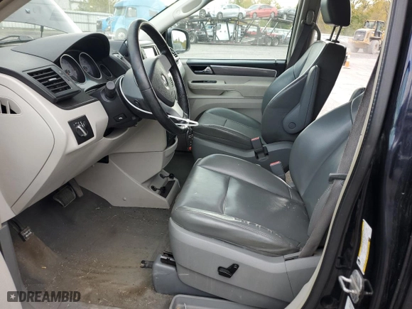 2010 Volkswagen Routan SE with VIN 2V4RW3D11AR262729, listed as a Copart auction lot 74123174 with 189,237 mi miles and Salvage Title. Bid and sale history available at carsss.com. Image 7.