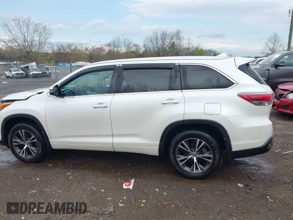 2016 Toyota Highlander XLE z VIN 5TDJKRFH4GS323202, wystawiony jako IAAI lot #42026959 z przebiegiem 135 430 mil mil oraz . Historia ofert i sprzedaży dostępna na DreamBid. Obrazek 14.