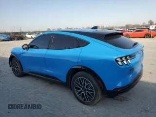 2024 Ford Mustang Mach-E Premium z VIN 3FMTK3R78RMA26215, wystawiony jako Copart lot #49349425 z przebiegiem 9908 mil mil oraz Szkody całkowita. Historia ofert i sprzedaży dostępna na DreamBid. Obrazek 2.