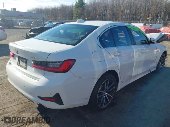 2019 BMW 3 Series 330i xDrive with VIN WBA5R7C54KAJ87250, listed as a IAAI auction lot 40857709 with 81,796 mi miles. Bid and sale history available at carsss.com. Image 4.
