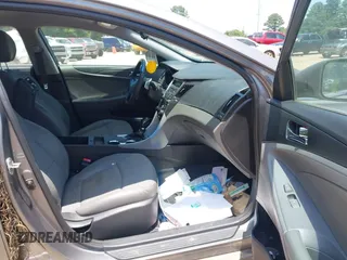 2012 Hyundai Sonata SE z VIN 5NPEC4AC8CH418438, wystawiony jako IAAI lot #42352361 z przebiegiem 138 952 mil mil oraz . Historia ofert i sprzedaży dostępna na DreamBid. Obrazek 5.