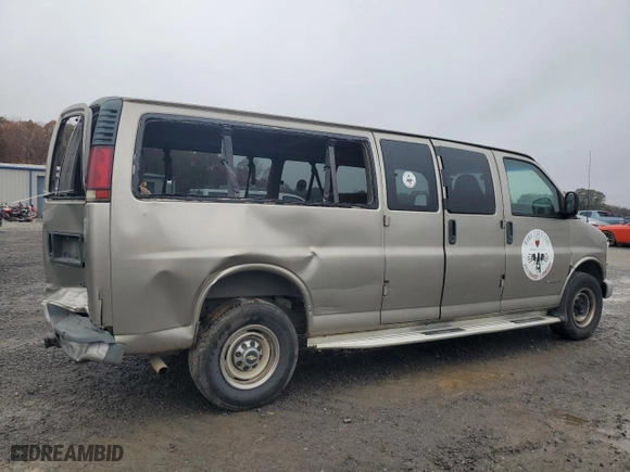 2001 Chevrolet Express Van with VIN 1GAHG39R011123173, listed as a Copart auction lot 81232074 with 109,829 mi miles and Salvage Title. Bid and sale history available at carsss.com. Image 3.