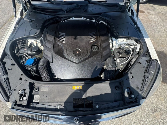 2019 Mercedes-Benz S 560 z VIN WDDUG8DB3KA439798, wystawiony jako Copart lot #61582835 z przebiegiem 94 427 mil mil oraz Czysty tytuł • Clean title. Historia ofert i sprzedaży dostępna na DreamBid. Obrazek 7.