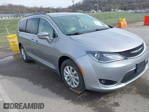 2017 Chrysler Pacifica Touring L z VIN 2C4RC1BG2HR503660, wystawiony jako IAAI lot #41856205 z przebiegiem 78 913 mil mil oraz . Historia ofert i sprzedaży dostępna na DreamBid. Obrazek 1.