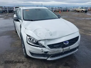 2016 Volvo V60 Cross Country T5 with VIN YV4612HKXG1013445, listed as a IAAI auction lot 41502674 with 113,657 mi miles. Bid and sale history available at carsss.com. Image 6.