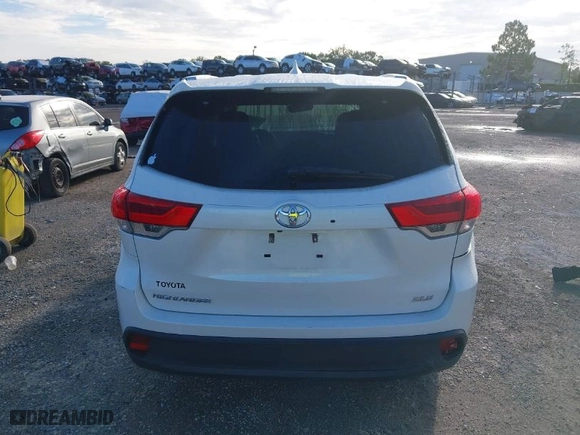 2019 Toyota Highlander SE with VIN 5TDKZRFH7KS552627, listed as a IAAI auction lot 39899845 with NaN miles. Bid and sale history available at carsss.com. Image 17.