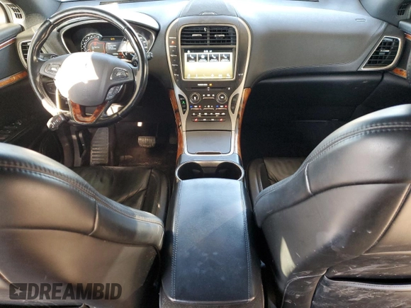 2016 Lincoln MKX Select z VIN 2LMTJ8KR4GBL58263, wystawiony jako Copart lot #48321995 z przebiegiem 134 787 mil mil oraz Szkoda całkowita • Salvage title. Historia ofert i sprzedaży dostępna na DreamBid. Obrazek 8.