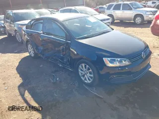 2014 Volkswagen Jetta SE z VIN 3VWD17AJ0EM442213, wystawiony jako IAAI lot #41359793 z przebiegiem 77 970 mil mil oraz . Historia ofert i sprzedaży dostępna na DreamBid. Obrazek 1.
