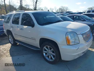 2013 GMC Yukon Denali with VIN 1GKS1EEF0DR121701, listed as a IAAI auction lot 41814818 with 137,177 mi miles. Bid and sale history available at carsss.com. Image 1.