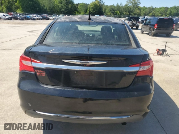 2014 Chrysler 200 Touring z VIN 1C3CCBBB2EN192454, wystawiony jako Copart lot #54772005 z przebiegiem 120 893 mil mil oraz Szkody całkowita. Historia ofert i sprzedaży dostępna na DreamBid. Obrazek 6.