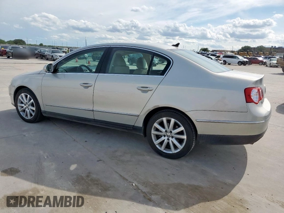 2010 Volkswagen Passat Komfort z VIN WVWJK7AN9AE077813, wystawiony jako Copart lot #56409415 z przebiegiem 148 043 mil mil oraz Czysty tytuł • Clean title. Historia ofert i sprzedaży dostępna na DreamBid. Obrazek 2.