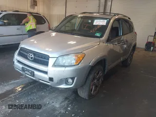 2010 Toyota RAV4 Sport z VIN 2T3RF4DV6AW080727, wystawiony jako IAAI lot #42526299 z przebiegiem Nie podano mil oraz . Historia ofert i sprzedaży dostępna na DreamBid. Obrazek 2.
