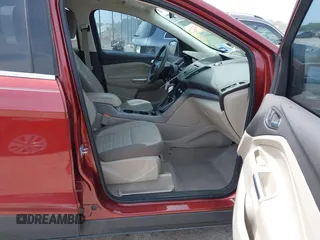 2014 Ford Escape SE with VIN 1FMCU0GX5EUA58458, listed as a IAAI auction lot 42057481 with 38,905 mi miles. Bid and sale history available at carsss.com. Image 5.