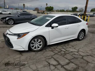 2025 Toyota Corolla LE z VIN 5YFB4MDE5SP229759, wystawiony jako Copart lot #51176975 z przebiegiem 12 282 mil mil oraz Szkody całkowita. Historia ofert i sprzedaży dostępna na DreamBid. Obrazek 1.