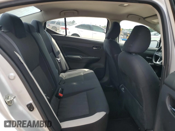 2020 Nissan Versa SV z VIN 3N1CN8EV5LL810008, wystawiony jako Copart lot #53625285 z przebiegiem 33 440 mil mil oraz Czysty tytuł • Clean title. Historia ofert i sprzedaży dostępna na DreamBid. Obrazek 10.