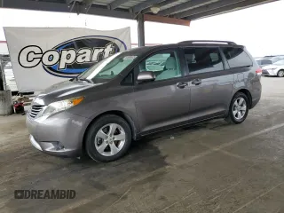 2013 Toyota Sienna LE AAS z VIN 5TDKK3DC0DS281261, wystawiony jako Copart lot #64696805 z przebiegiem Nie podano mil oraz Szkoda całkowita • Salvage title. Historia ofert i sprzedaży dostępna na DreamBid. Obrazek 1.