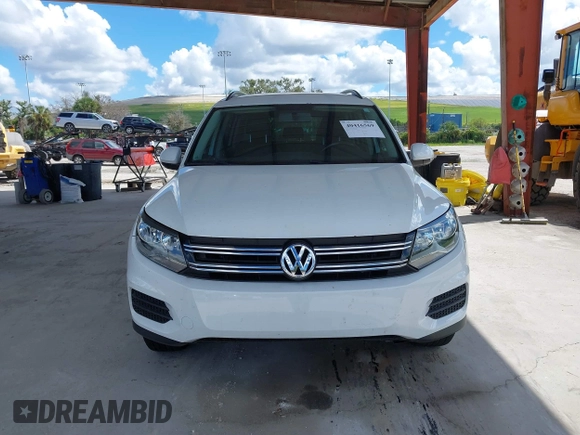 2015 Volkswagen Tiguan S z VIN WVGAV7AX5FW566666, wystawiony jako IAAI lot #40416569 z przebiegiem 76 846 mil mil oraz . Historia ofert i sprzedaży dostępna na DreamBid. Obrazek 12.