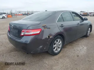 2011 Toyota Camry LE z VIN 4T4BF3EK9BR209902, wystawiony jako IAAI lot #42350093 z przebiegiem 294 183 mil mil oraz . Historia ofert i sprzedaży dostępna na DreamBid. Obrazek 4.