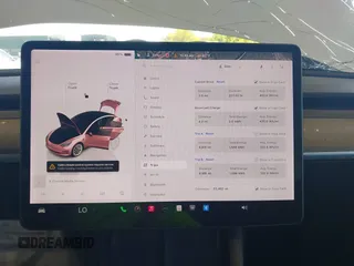 2022 Tesla Model 3 Long Range z VIN 5YJ3E1EB1NF192570, wystawiony jako IAAI lot #42230750 z przebiegiem 63 462 mil mil oraz . Historia ofert i sprzedaży dostępna na DreamBid. Obrazek 7.