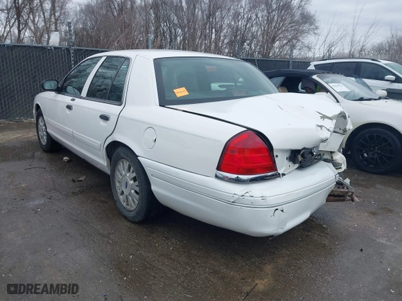 2005 Ford Crown Victoria LX with VIN 2FAFP74WX5X105415, listed as a IAAI auction lot 41523383 with 119,222 mi miles. Bid and sale history available at carsss.com. Image 3.
