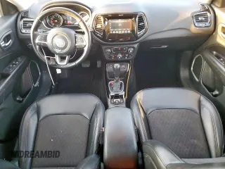 2020 Jeep Compass Altitude z VIN 3C4NJCBB7LT118041, wystawiony jako Copart lot #52822225 z przebiegiem 76 700 mil mil oraz Szkody całkowita. Historia ofert i sprzedaży dostępna na DreamBid. Obrazek 8.
