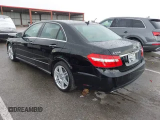 2010 Mercedes-Benz E 550 Luxury z VIN WDDHF7CB5AA069047, wystawiony jako IAAI lot #42111552 z przebiegiem 126 214 mil mil oraz . Historia ofert i sprzedaży dostępna na DreamBid. Obrazek 3.