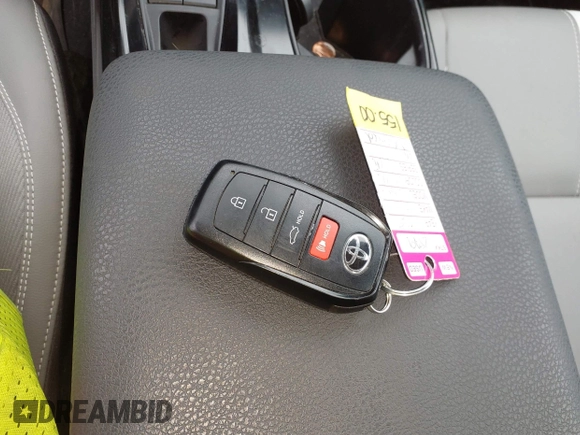 2025 Toyota Camry LE z VIN 4T1DAACK0SU057646, wystawiony jako IAAI lot #42147253 z przebiegiem 6 675 mil mil oraz . Historia ofert i sprzedaży dostępna na DreamBid. Obrazek 11.