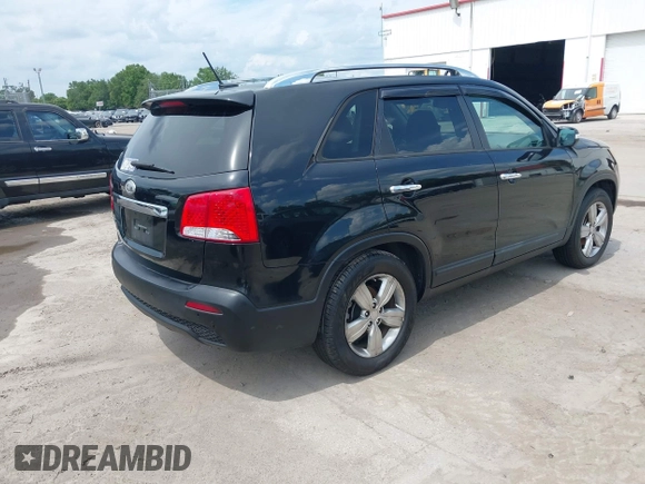 2012 Kia Sorento EX z VIN 5XYKU4A23CG230182, wystawiony jako IAAI lot #42367868 z przebiegiem 224 894 mil mil oraz . Historia ofert i sprzedaży dostępna na DreamBid. Obrazek 4.