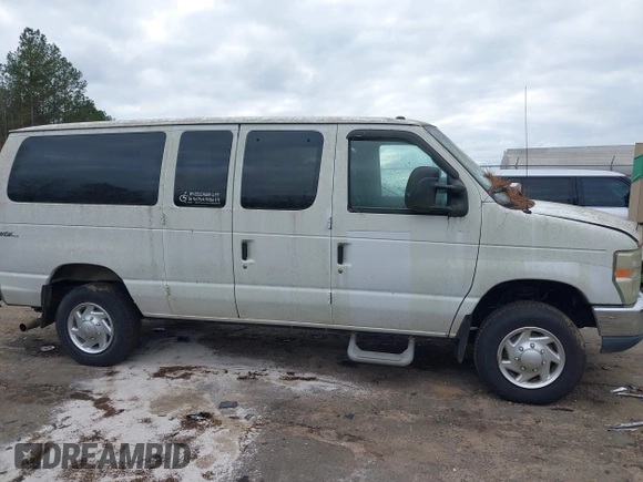 2011 Ford Econoline Passenger XL with VIN 1FBNE3BL1BDA10892, listed as a IAAI auction lot 41501542 with 33,794 mi miles. Bid and sale history available at carsss.com. Image 13.
