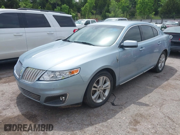 2009 Lincoln MKS z VIN 1LNHM94R89G600463, wystawiony jako IAAI lot #42138845 z przebiegiem Nie podano mil oraz . Historia ofert i sprzedaży dostępna na DreamBid. Obrazek 2.